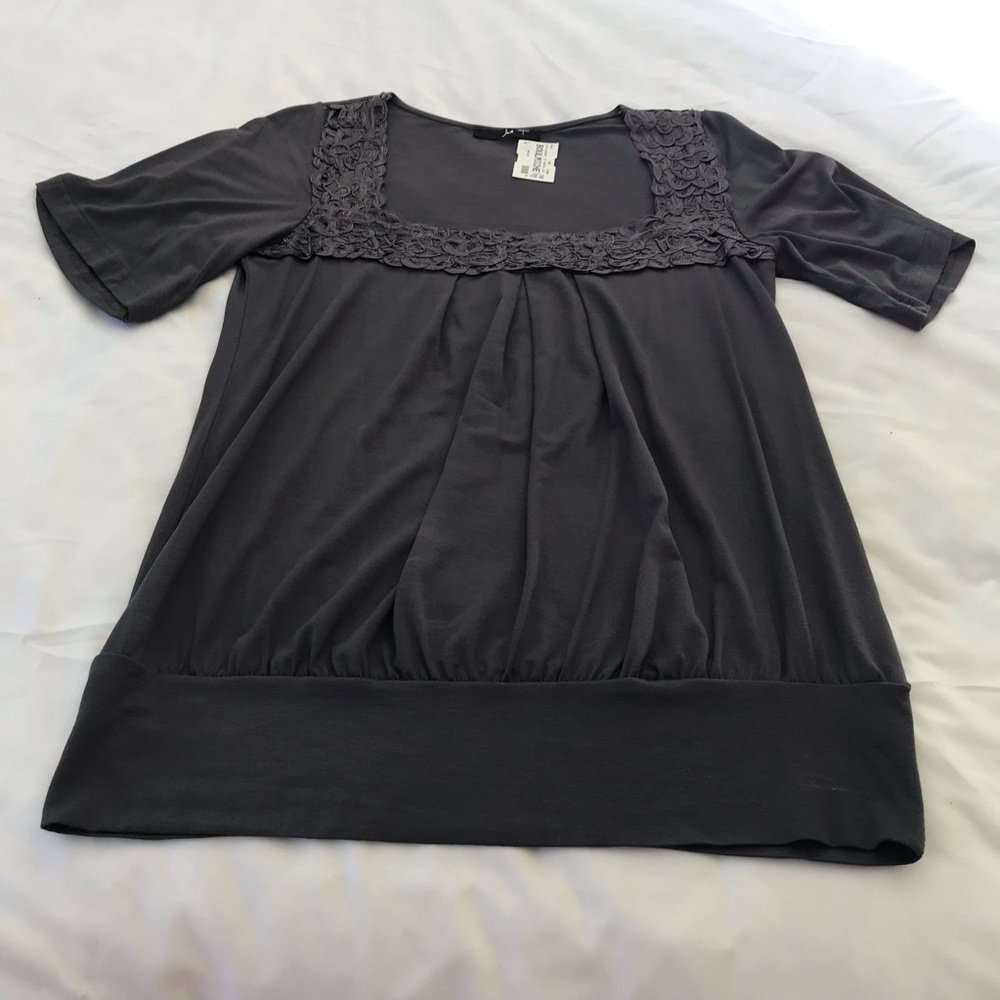 Dressy Top/ Tee-Shirt